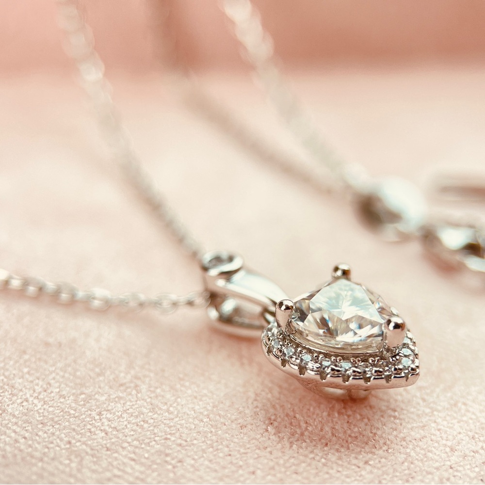 1.16ctw S925 Moissanite Pendant Necklace Heart with Halo 18K Plate - Picture 4 of 6